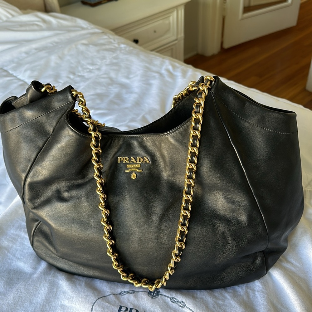 PRADA large leather bag with gold chain - Picture 4 of 12